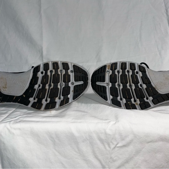 UnderArmour | Black Running Shoe - Size W7.5 - Picture 4 of 4
